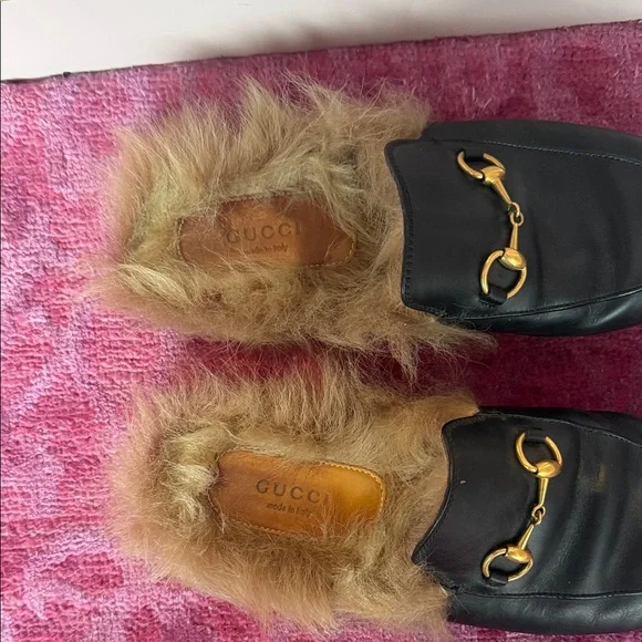 Gucci Black Leather Loafers with Fur Trim - Picture 3 of 6